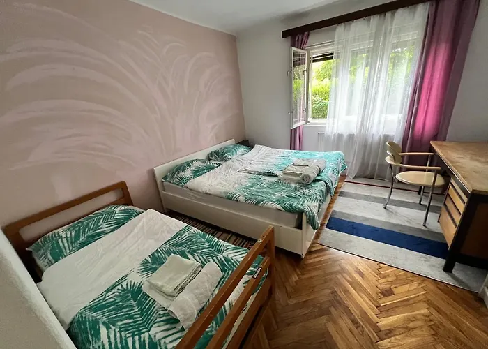 & Murgle بيت شباب *