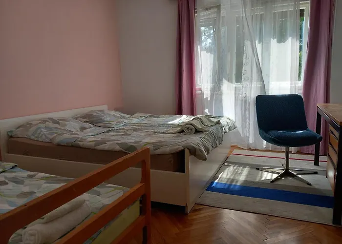 & Murgle بيت شباب