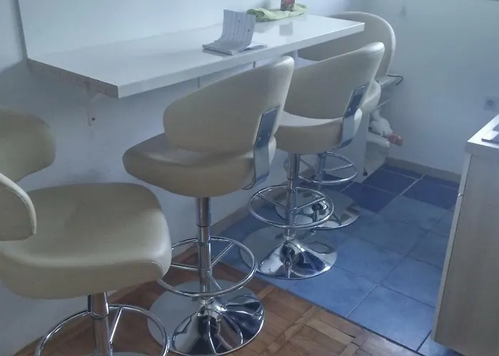 & Murgle بيت شباب *