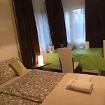 & Murgle Hostel *