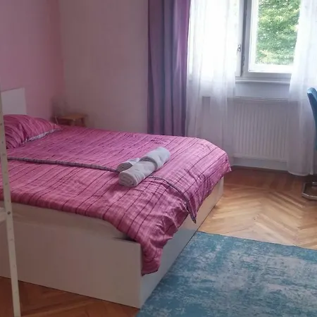 & Murgle Hostel *